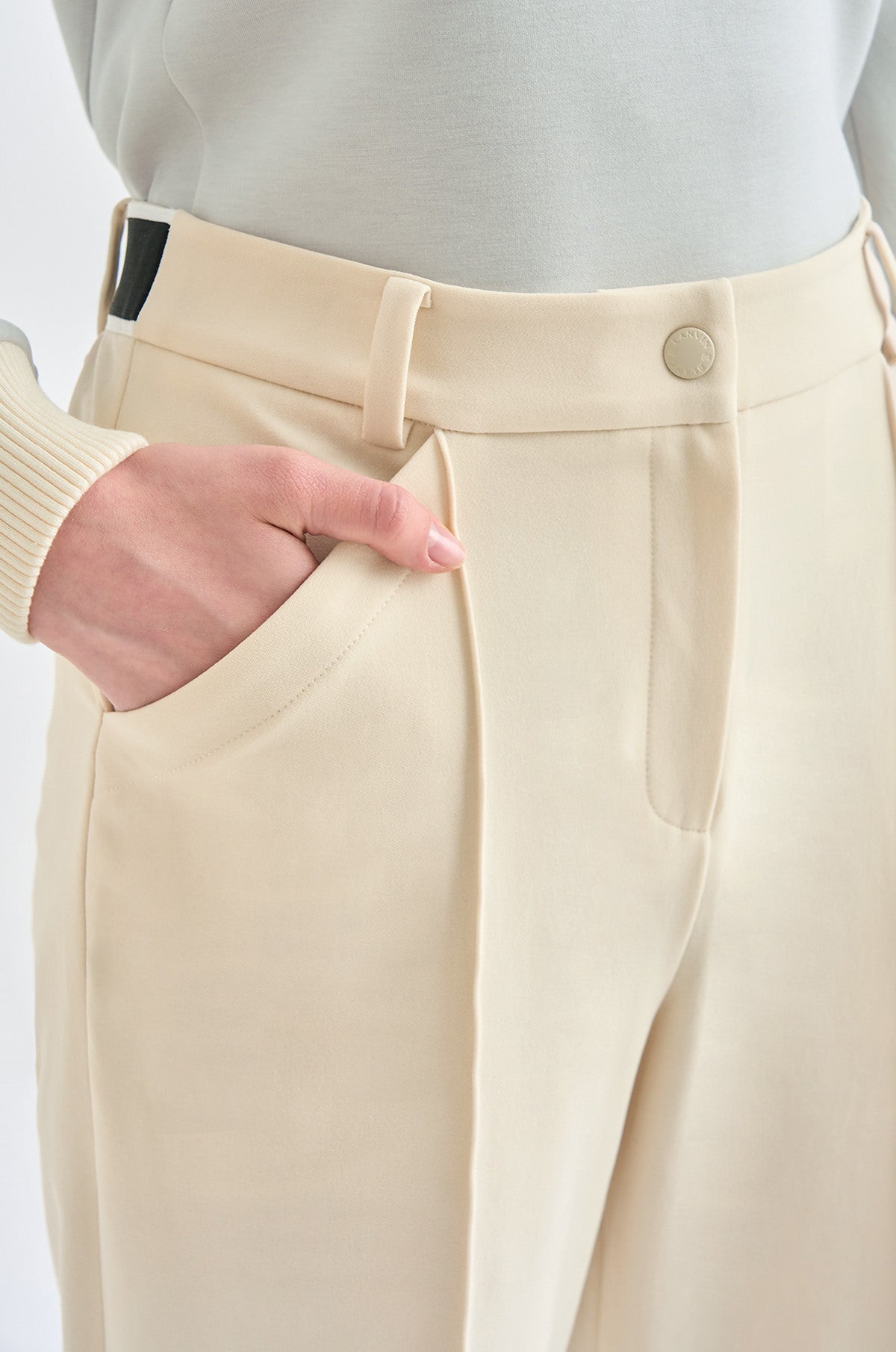 Lanvin Blanc Women's Pants - Beige - Erthe Golf