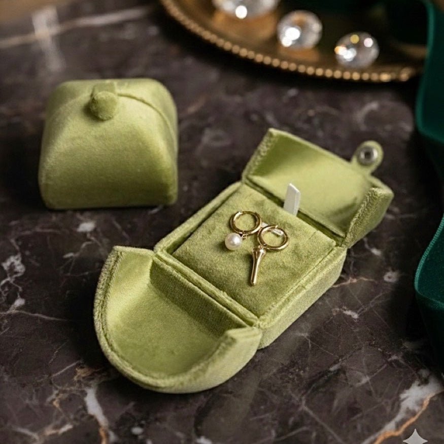 Golf Jewelry Guide: Bracelets, Necklaces, Earrings and Charms for On-Course Style
