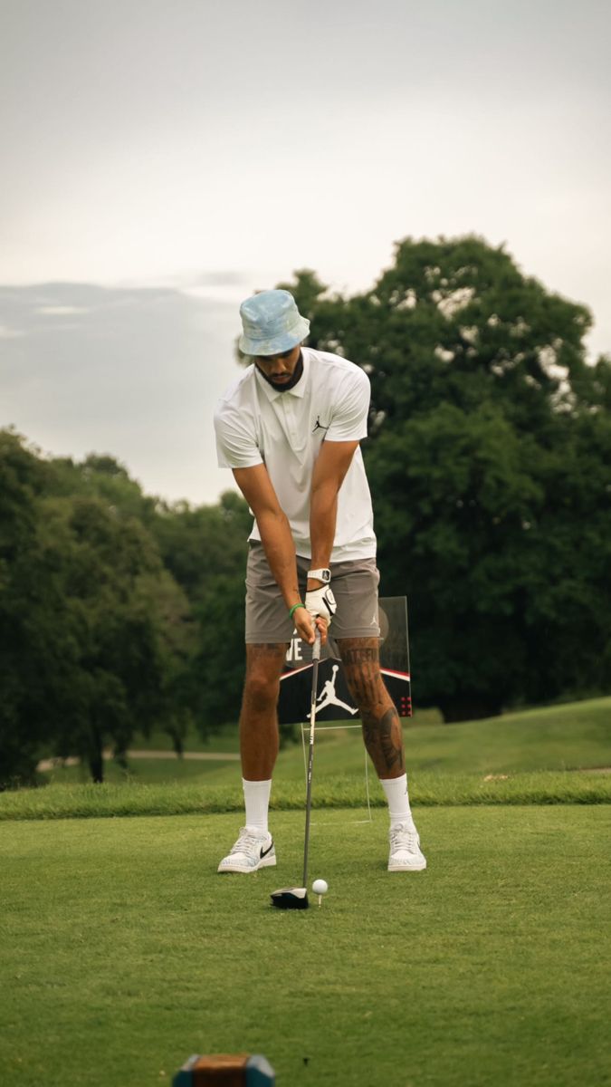 Holiday Gift Guide: Men’s Stylish Golf Outfits & Gear - Erthe Golf