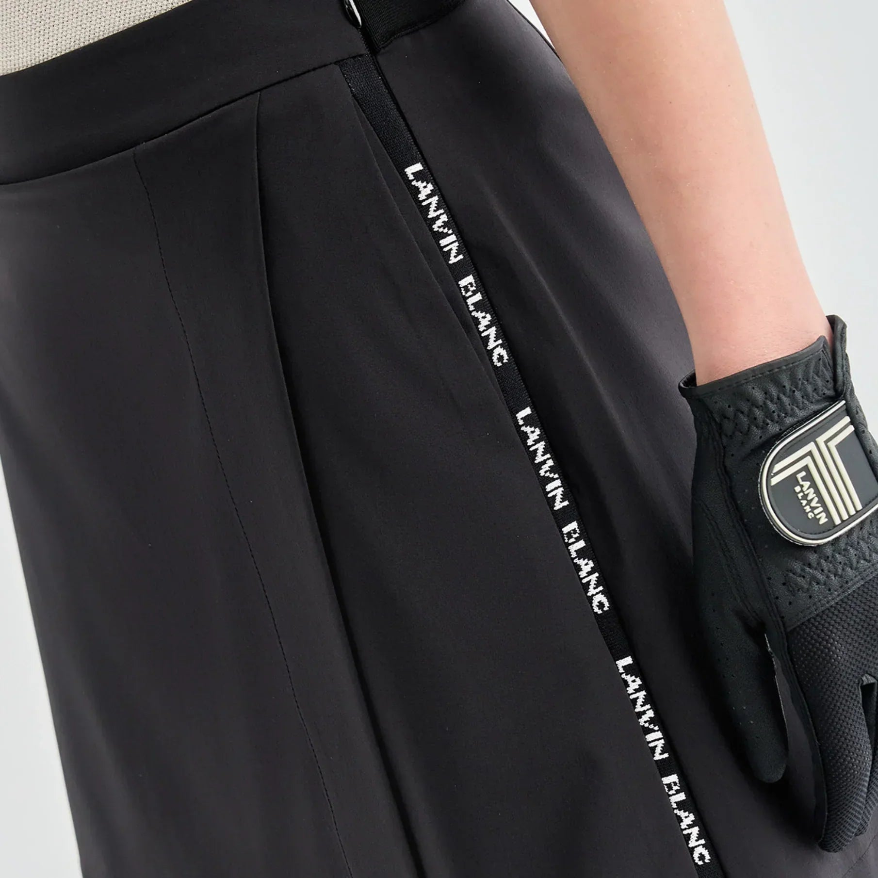 Best Women's Golf Gloves: Leather, Color, and Cult Brands