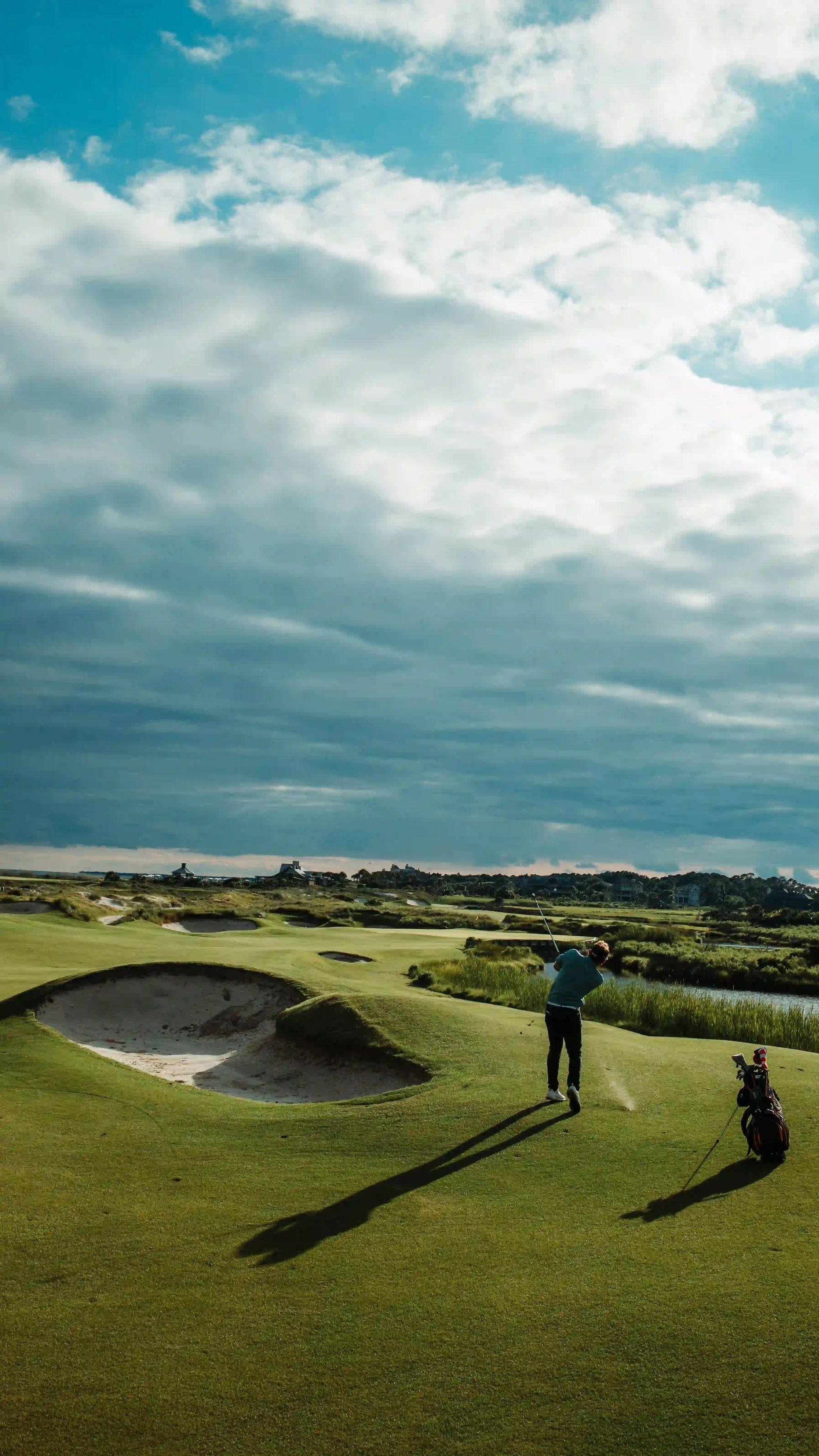 5 Premium Father’s Day Golf Gifts That Don’t Feel Cliché - Erthe Golf
