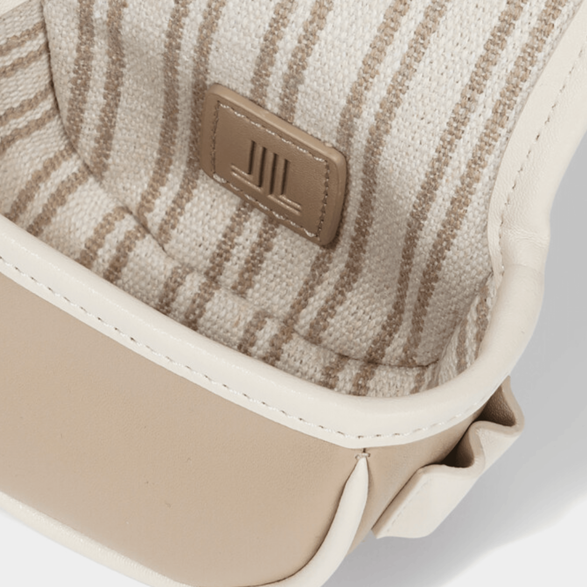 Women's Leather Ball Pouch Bag - Beige - Erthe Golf