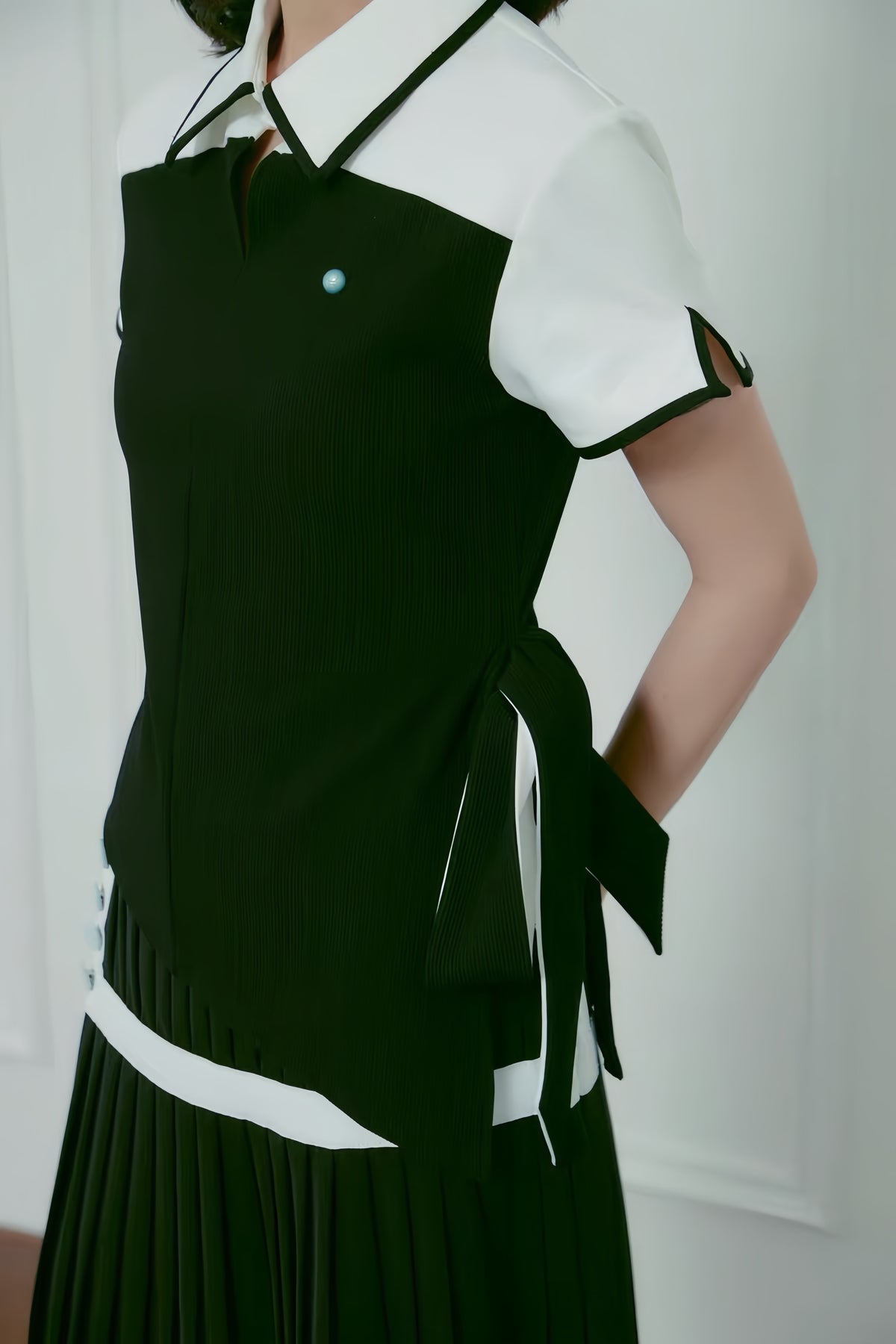 Monochrome Bowtie Golf Top - Erthe Golf