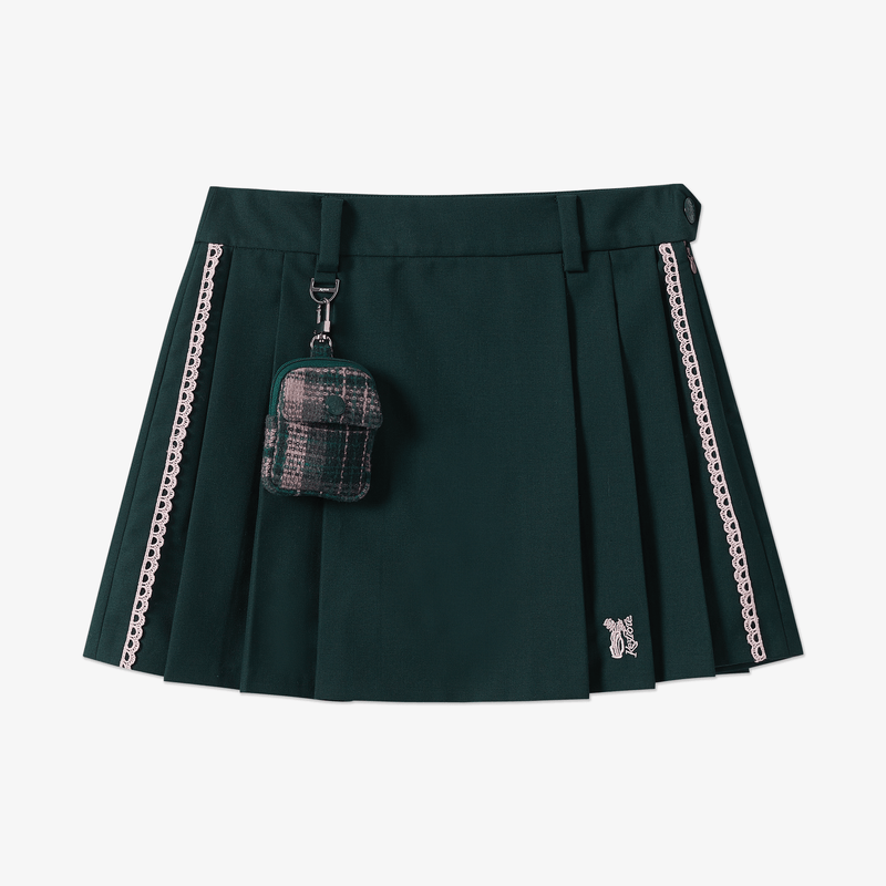 The Bold Accent Fairway Look