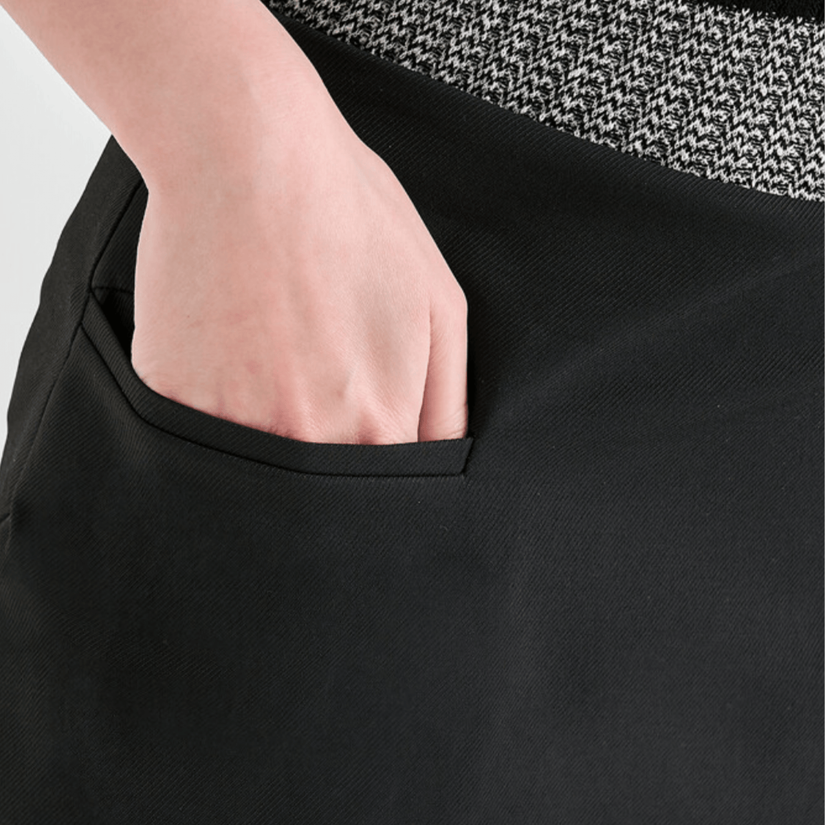Women's Stretch Panel Mini Skirt - Black - Erthe Golf