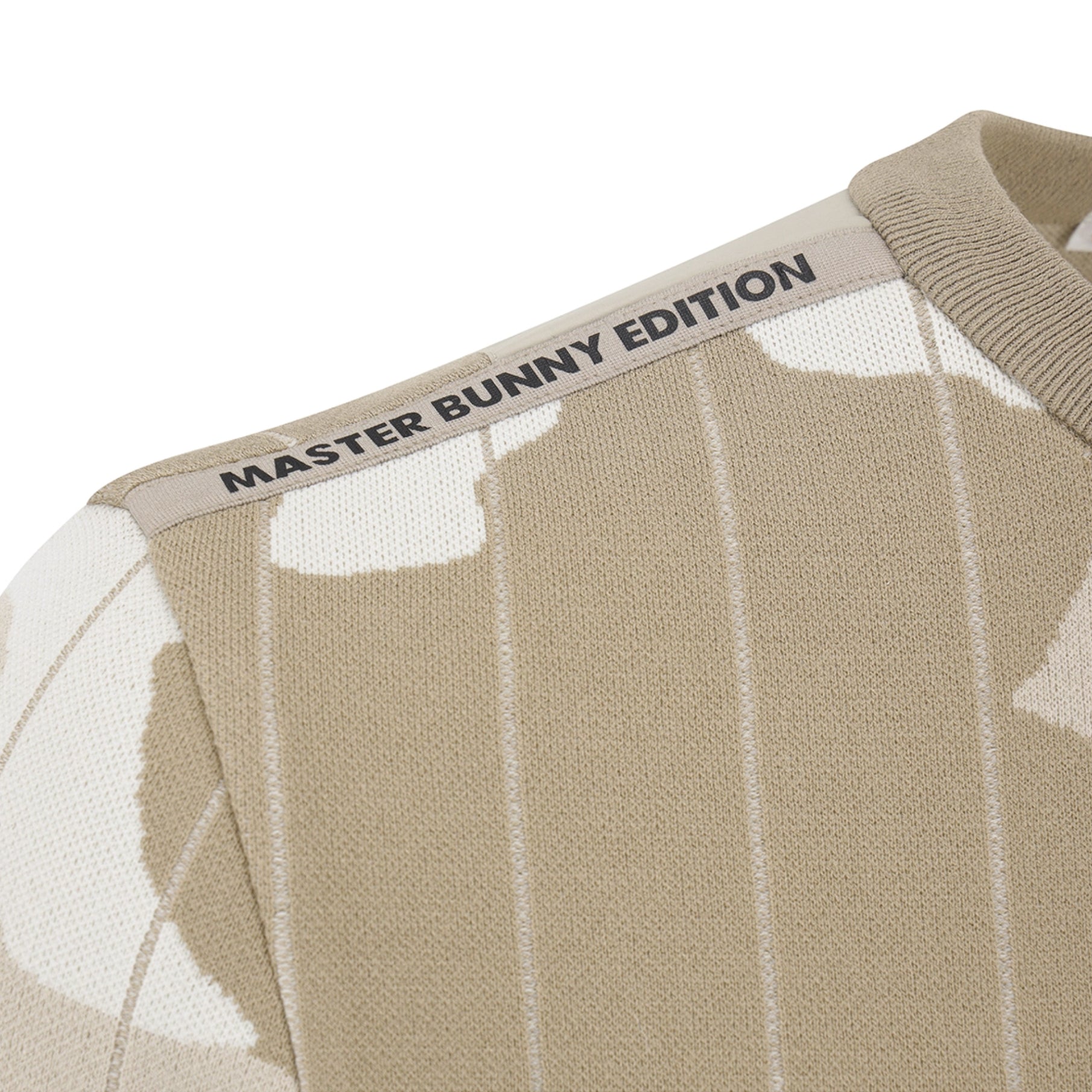Master Bunny Edition Men&#39;s Camo Top - Beige - Erthe Golf