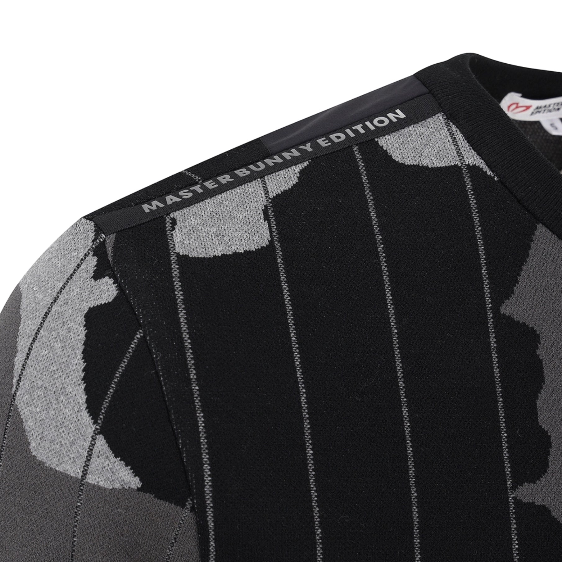 Master Bunny Edition Men&#39;s Camo Top - Black - Erthe Golf