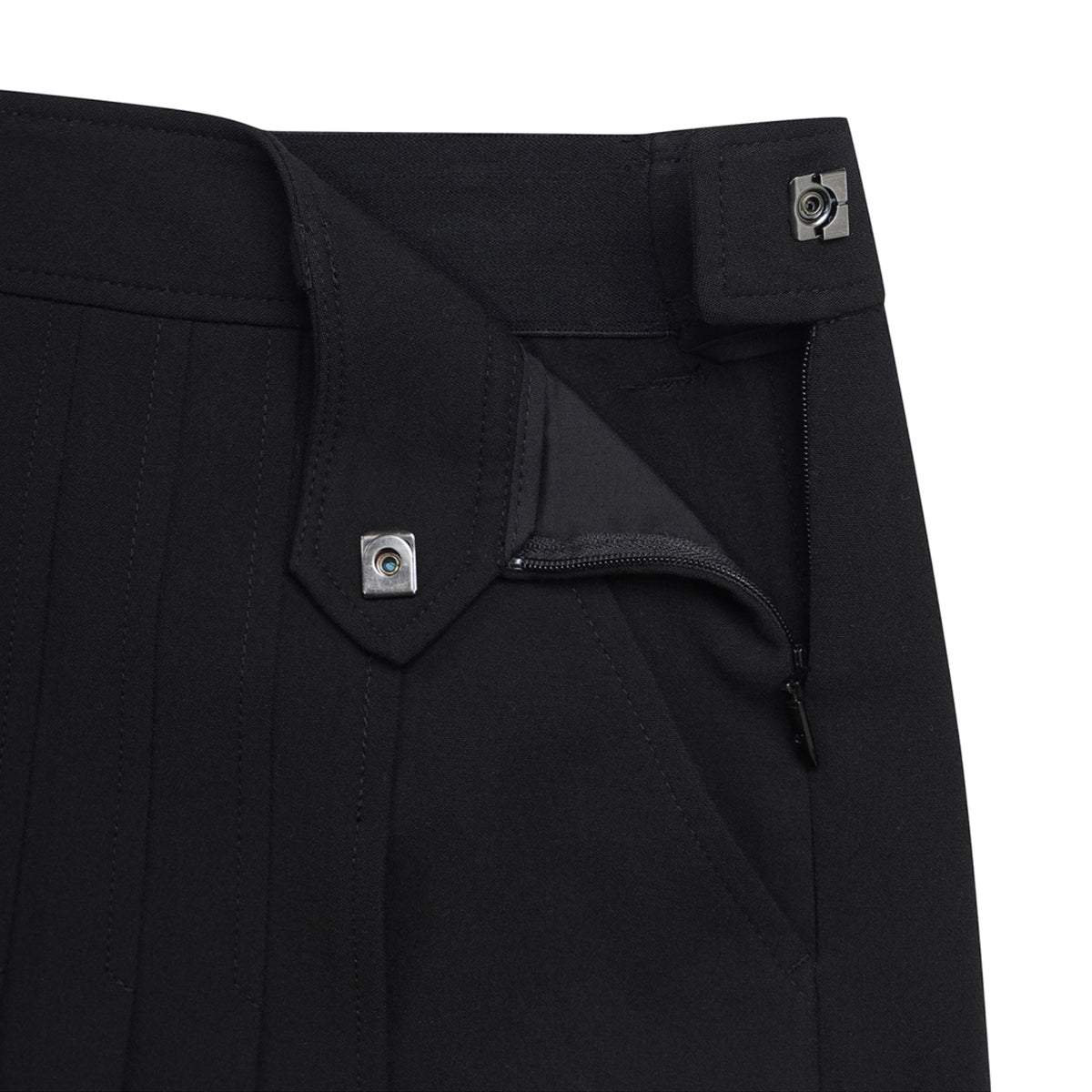 Master Bunny Edition Women's Pleated Skirt - Black - Erthe Golf