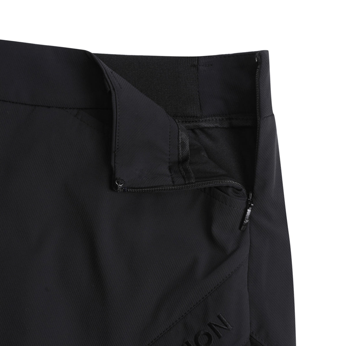 Master Bunny Edition Women's Diagonal Skirt - Black - Erthe Golf