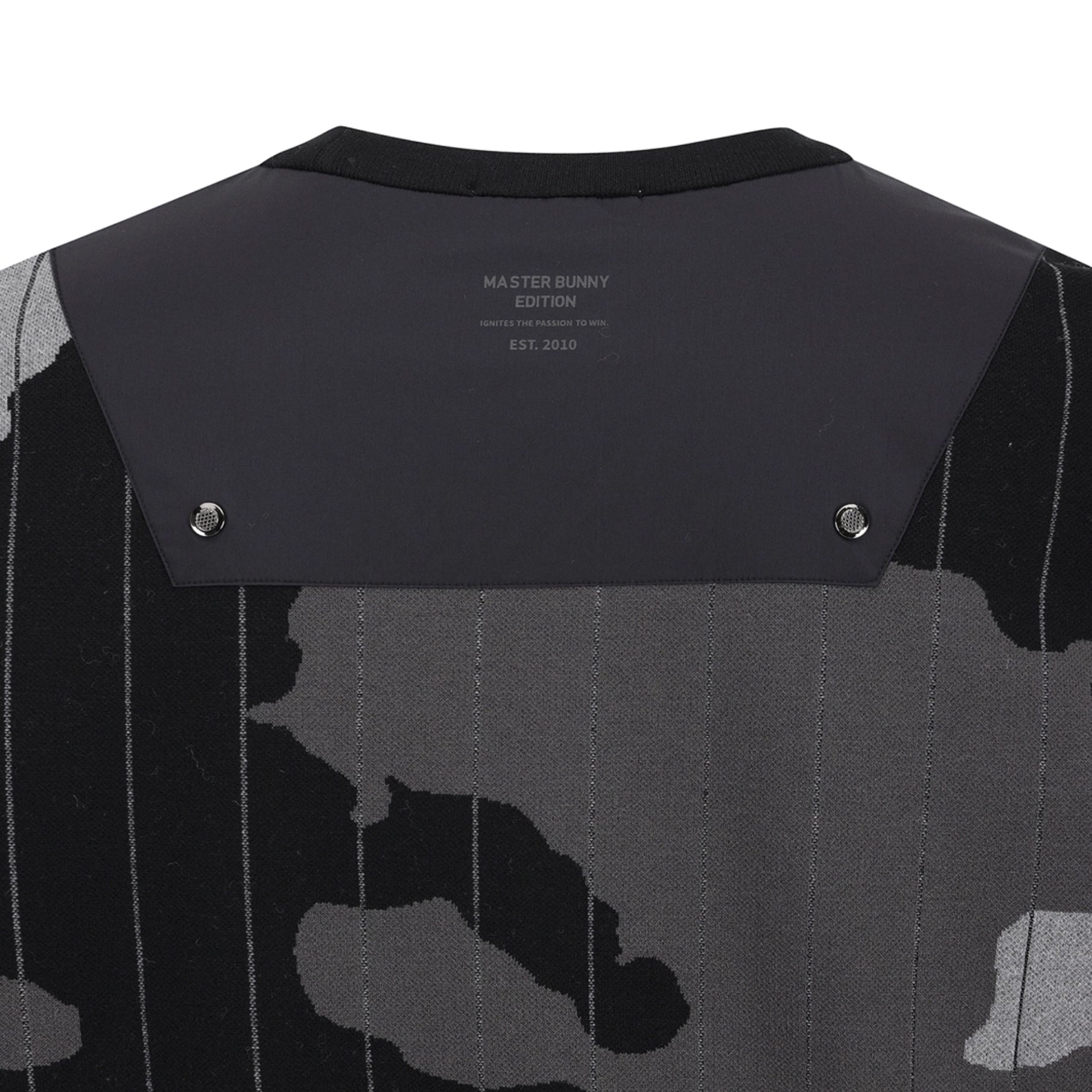 Master Bunny Edition Men&#39;s Camo Top - Black - Erthe Golf