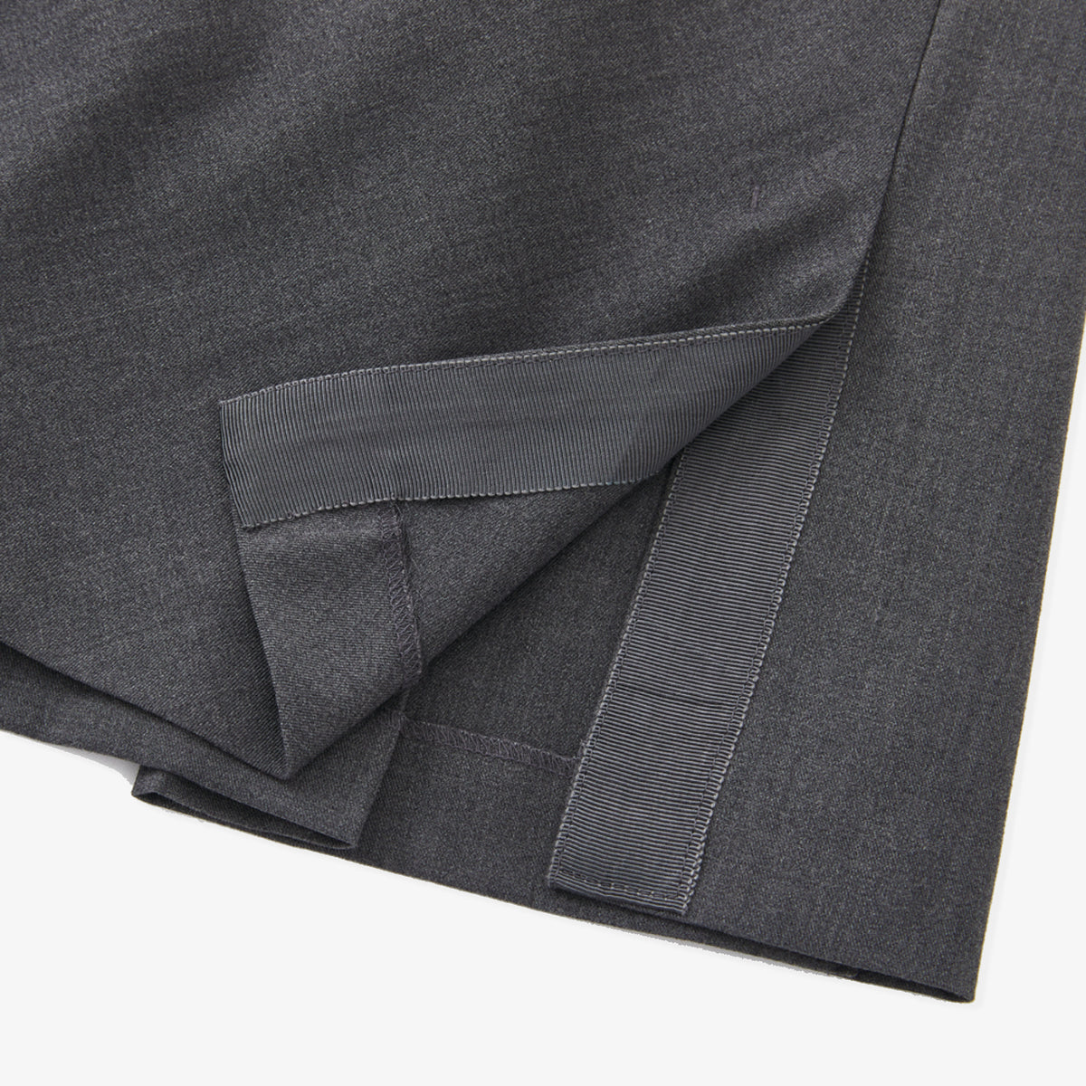 Women's Pleated Bermuda Pants - Melange Gray - Erthe Golf
