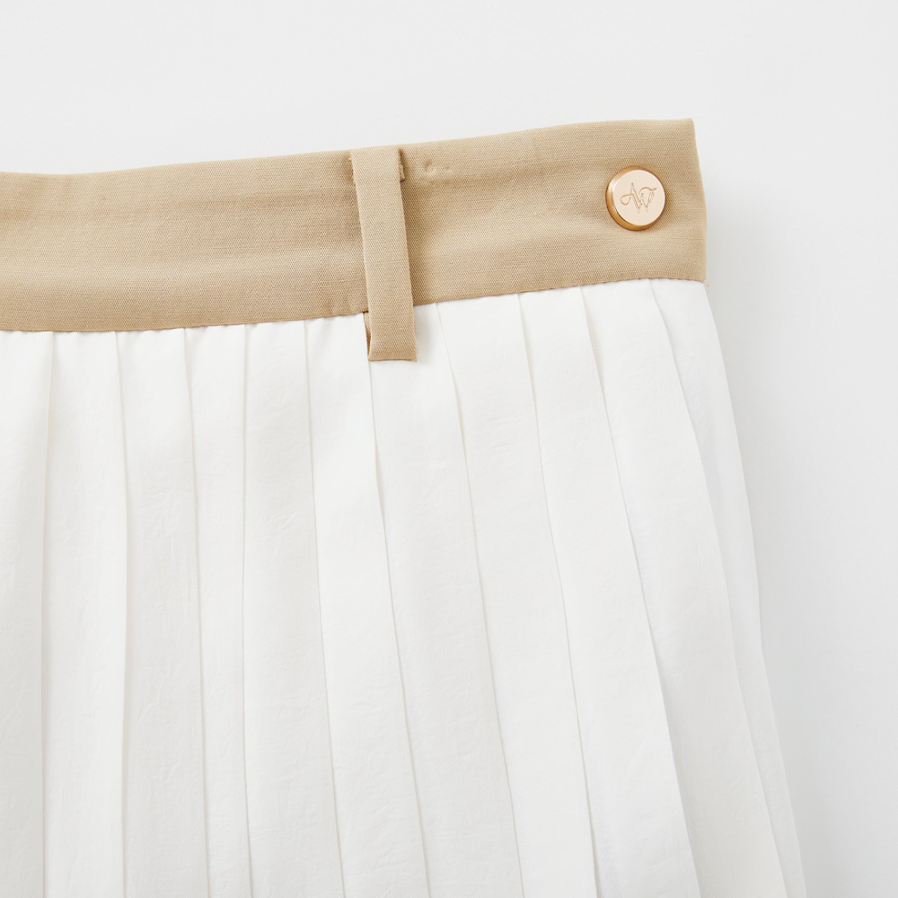 Women's Utility Pleats Skirt - Beige - Erthe Golf
