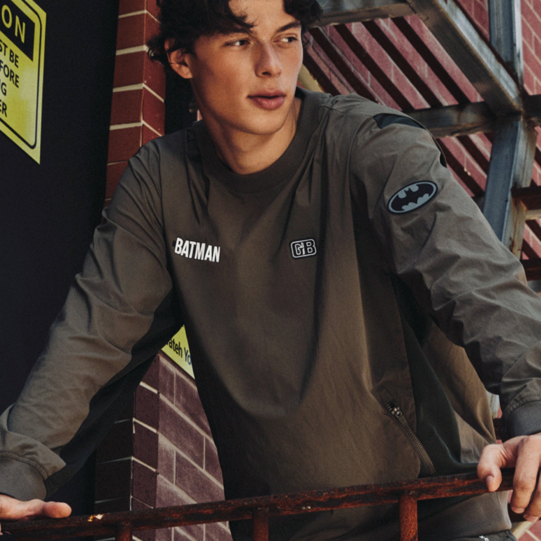 [Golden Bear X Batman] Men's Mesh Color Matching Woven Sweatshirt - Khaki - Erthe Golf