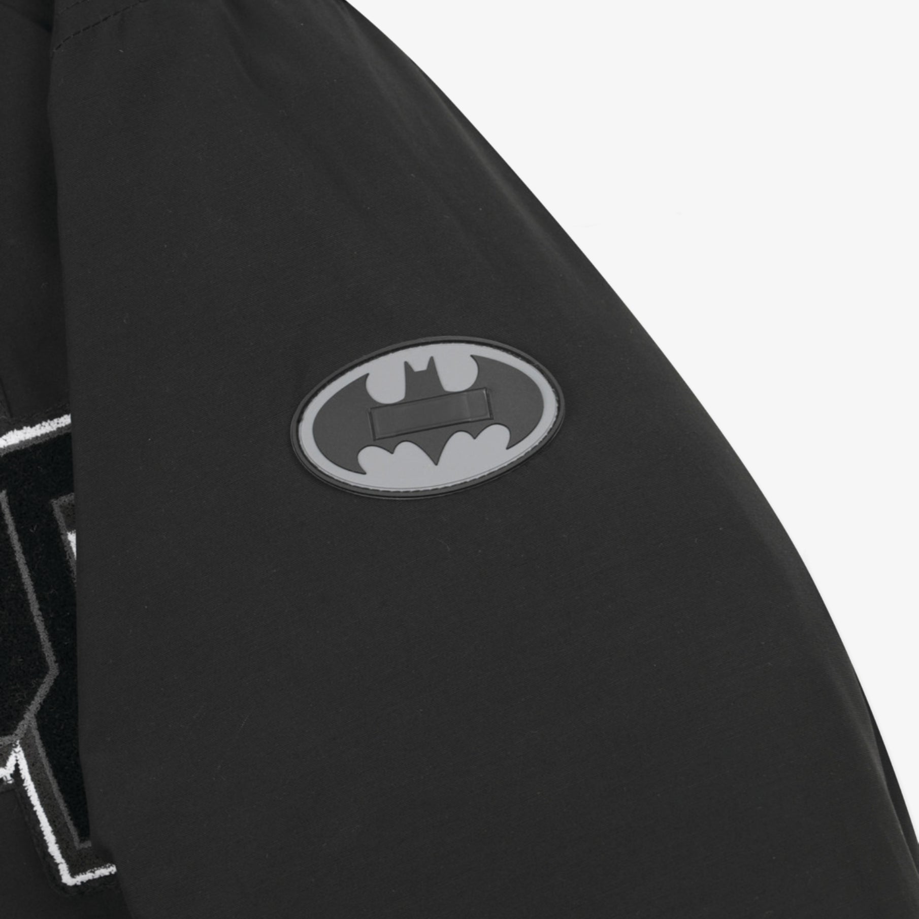 [Golden Bear x Batman] Men&#39;s Logo Coach Jacket - Black - Erthe Golf