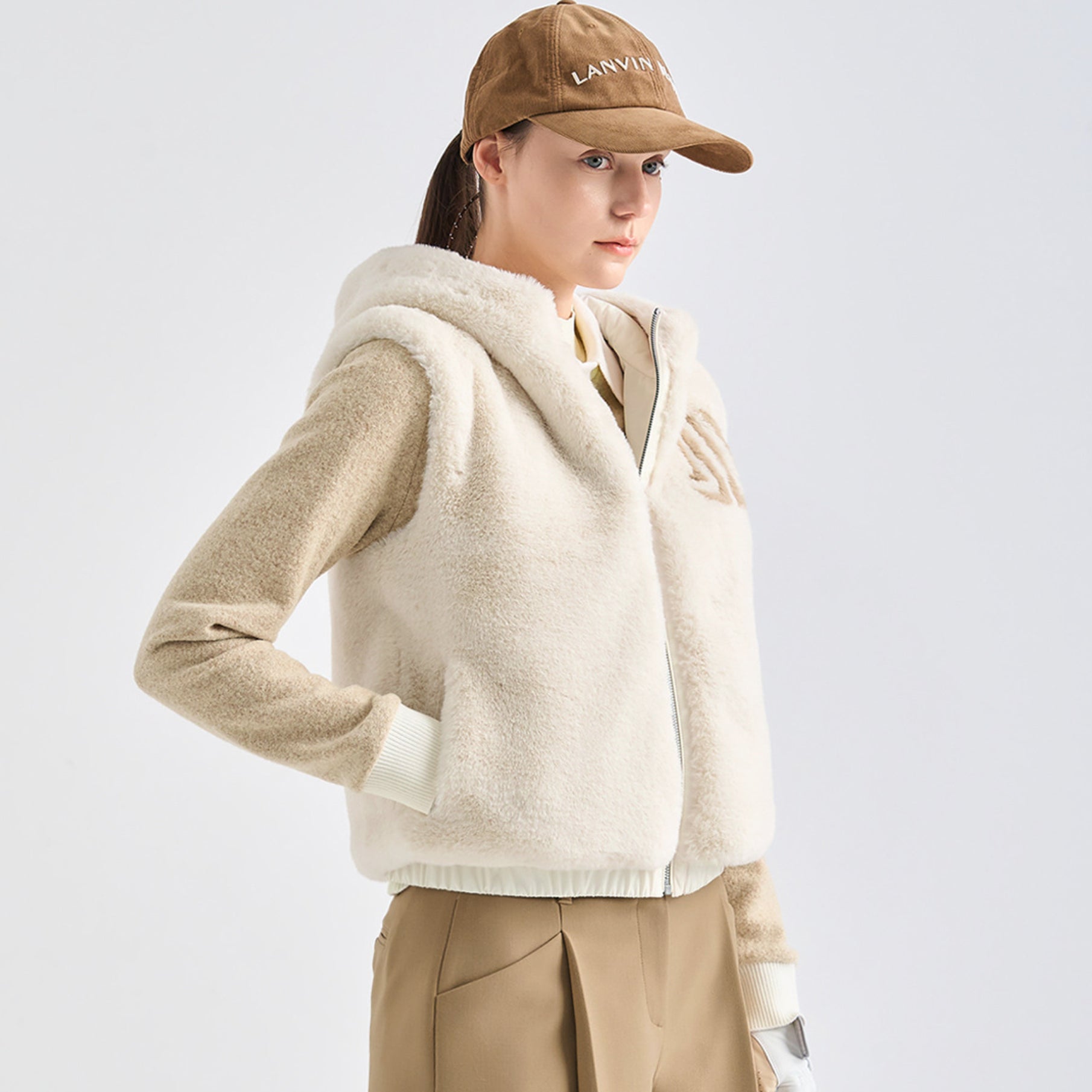 Women's Fur Vest - Ivory - Erthe Golf
