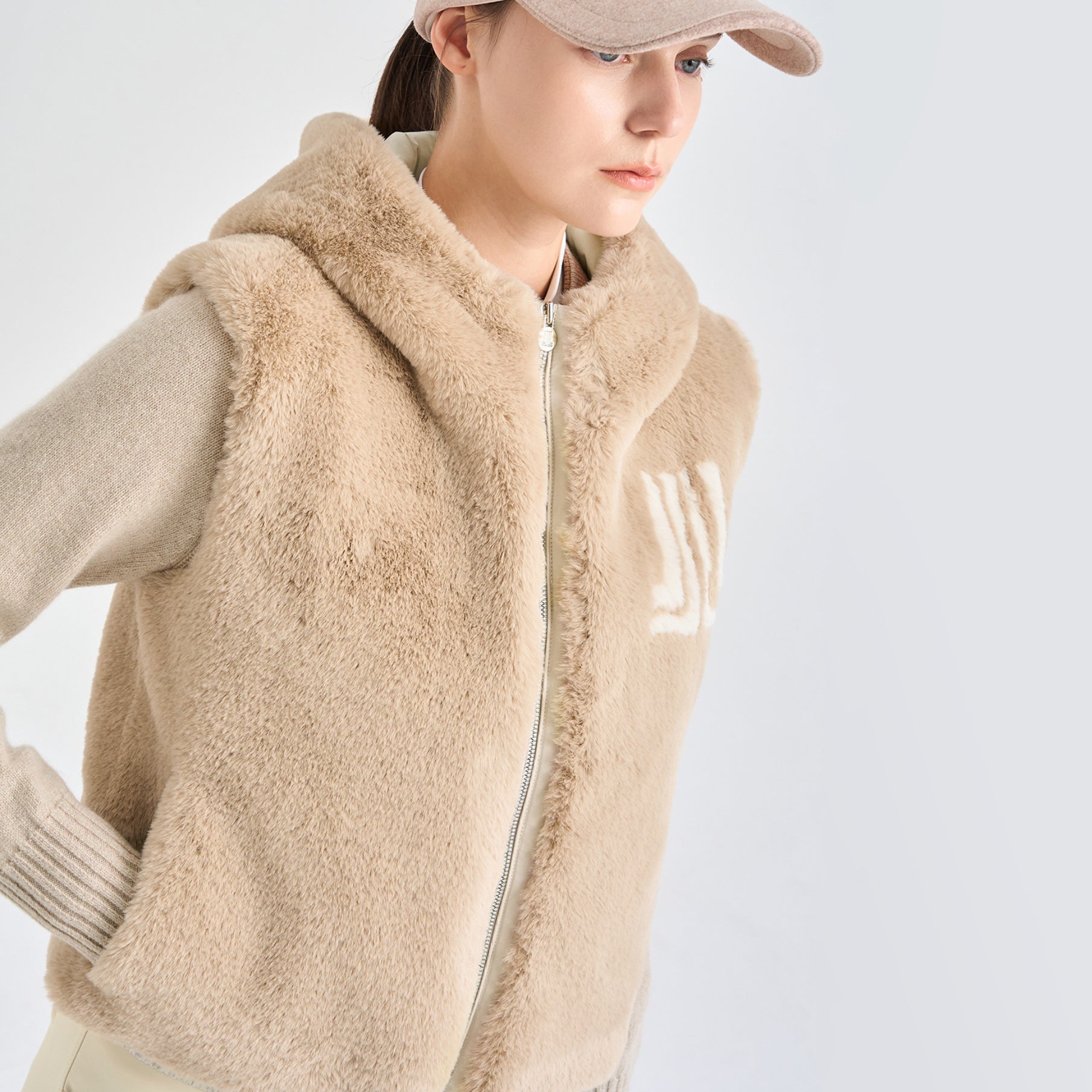 Women&#39;s Fur Vest - Beige - Erthe Golf