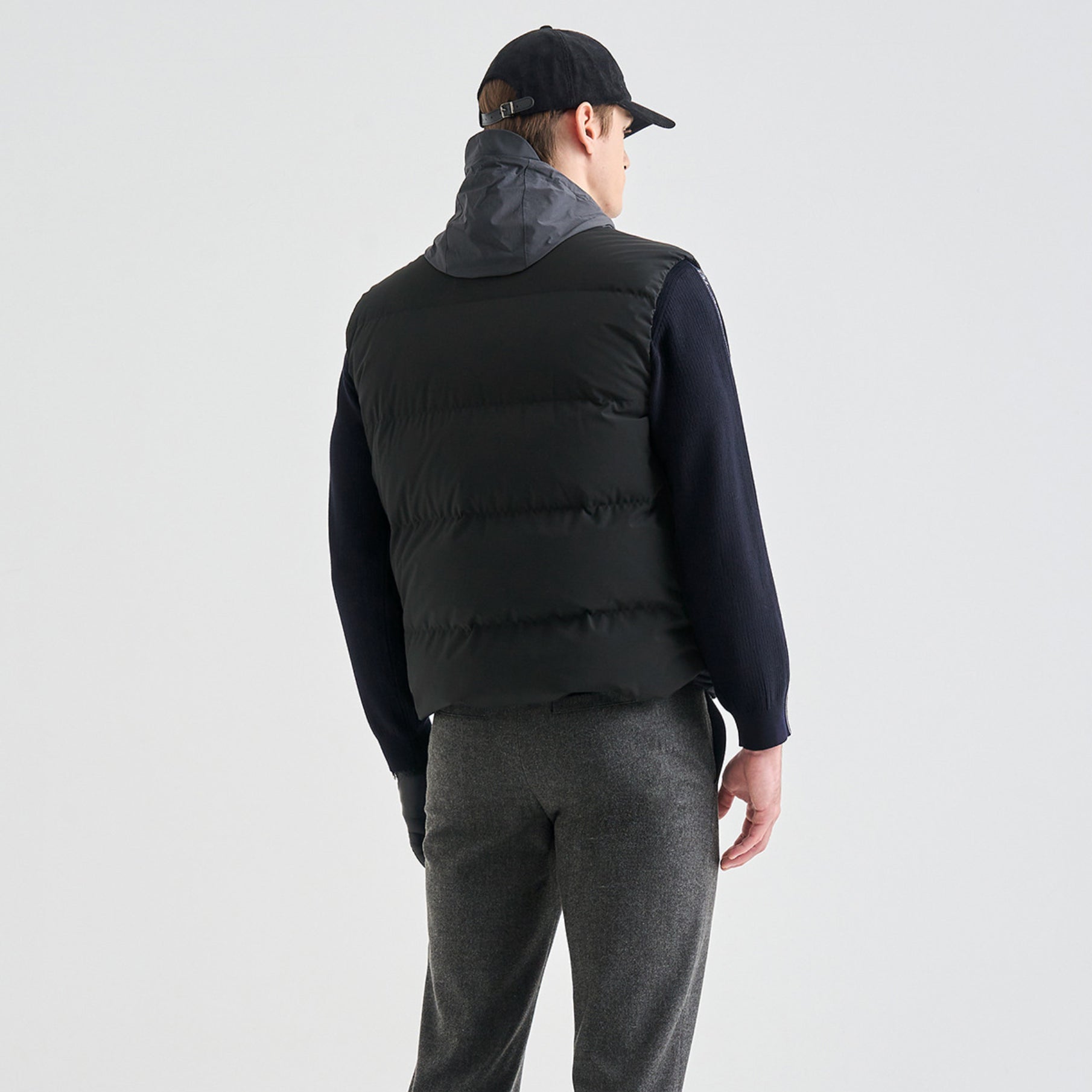 Men&#39;s Featherlight Vest - Black - Erthe Golf