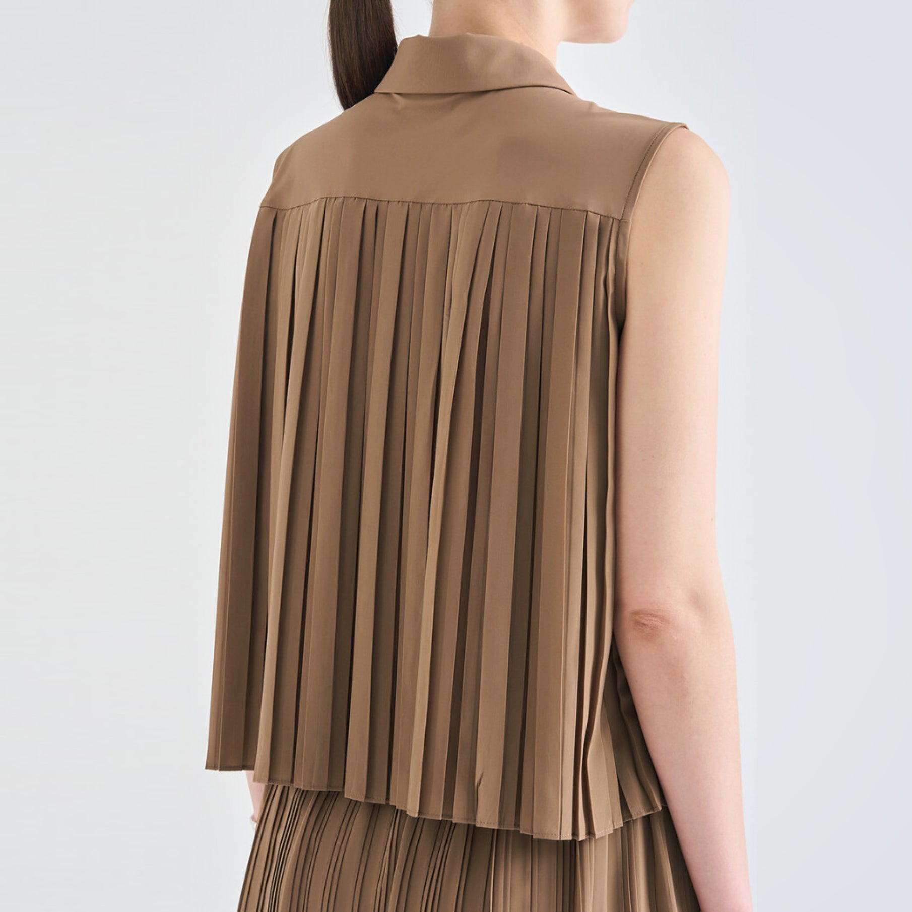 Women's Pleated Sleeveless Polo - Camel - Erthe Golf