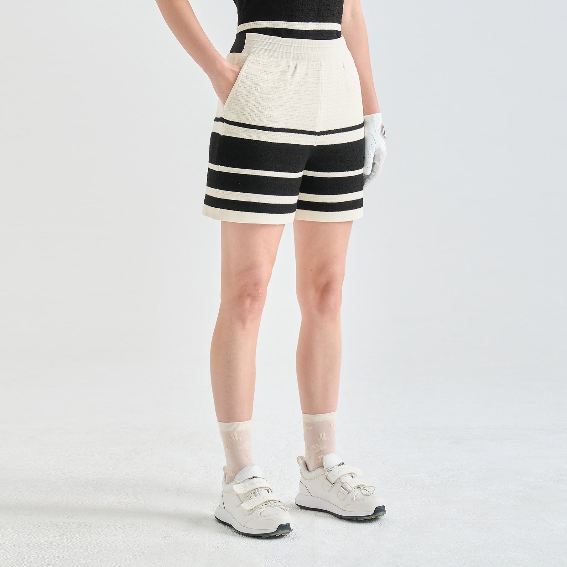 Women's Shorts - Black - Erthe Golf