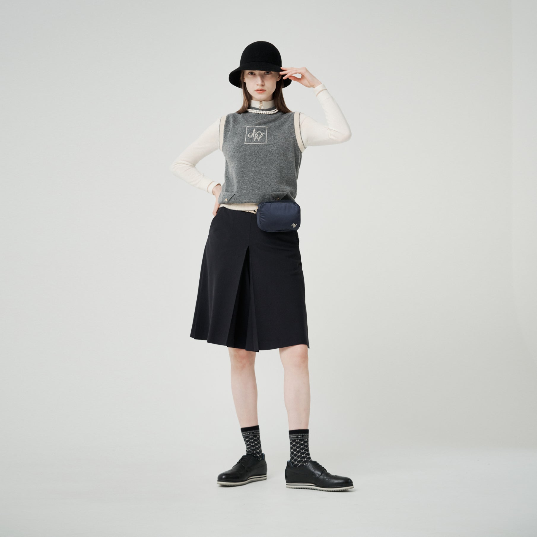 Women's Pleated Bermuda Pants - Navy - Erthe Golf