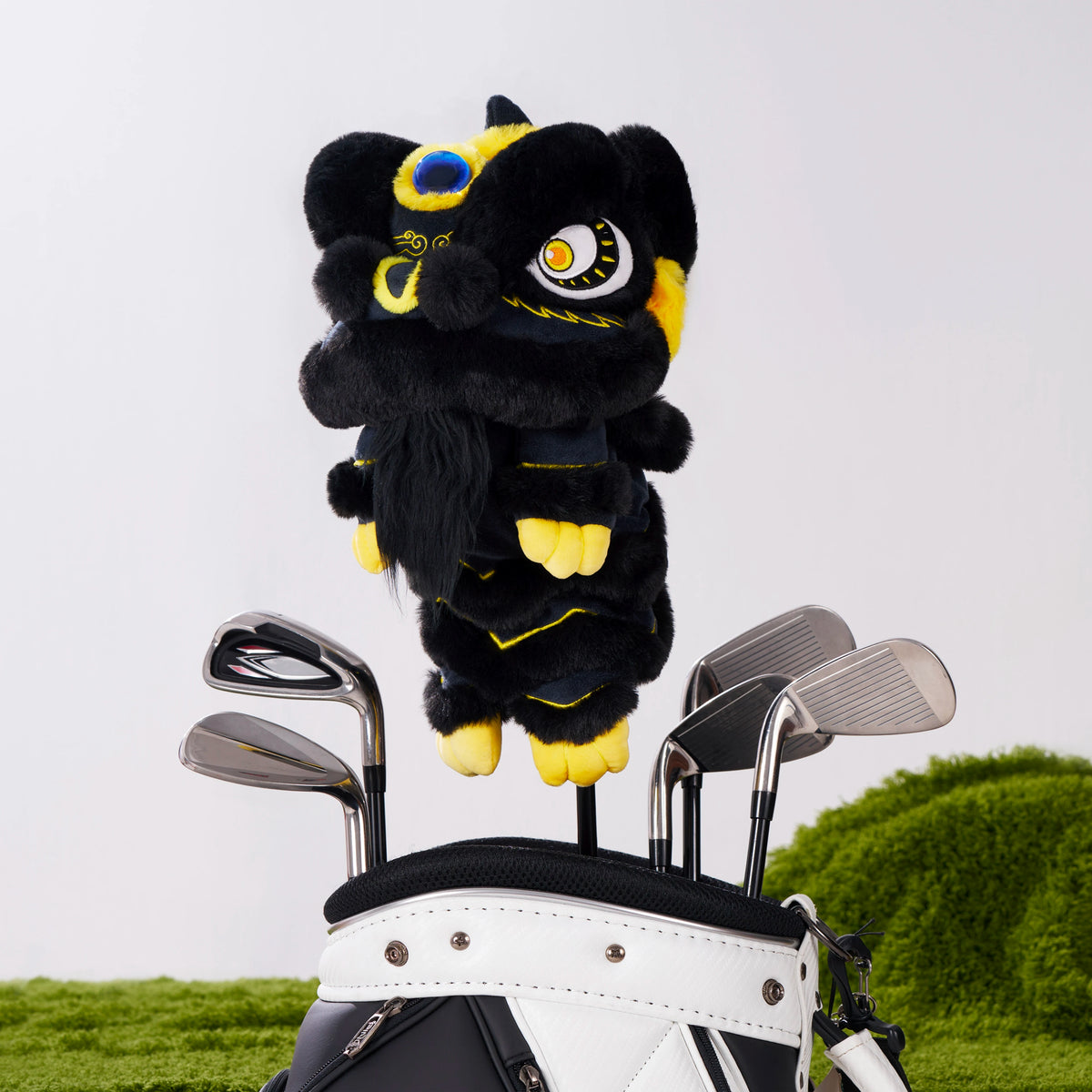 Lion Dance Golf Driver Cover - Black and Gold - Erthe Golf