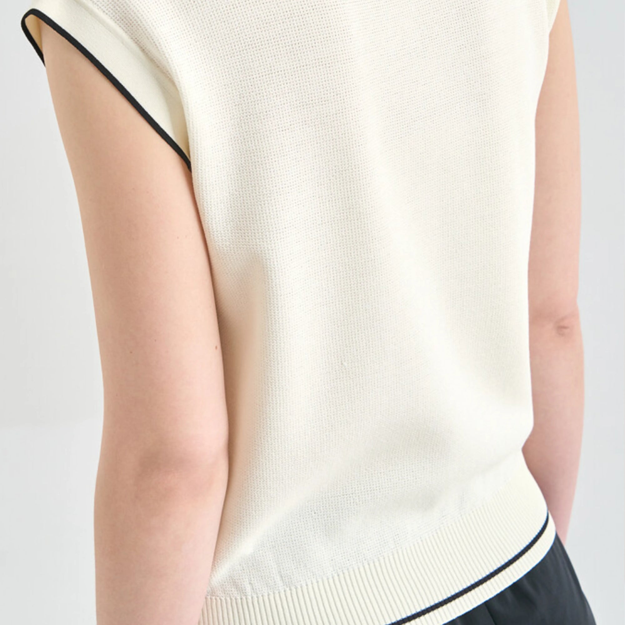 Women's Color - Line Knit Vest - Ivory - Erthe Golf