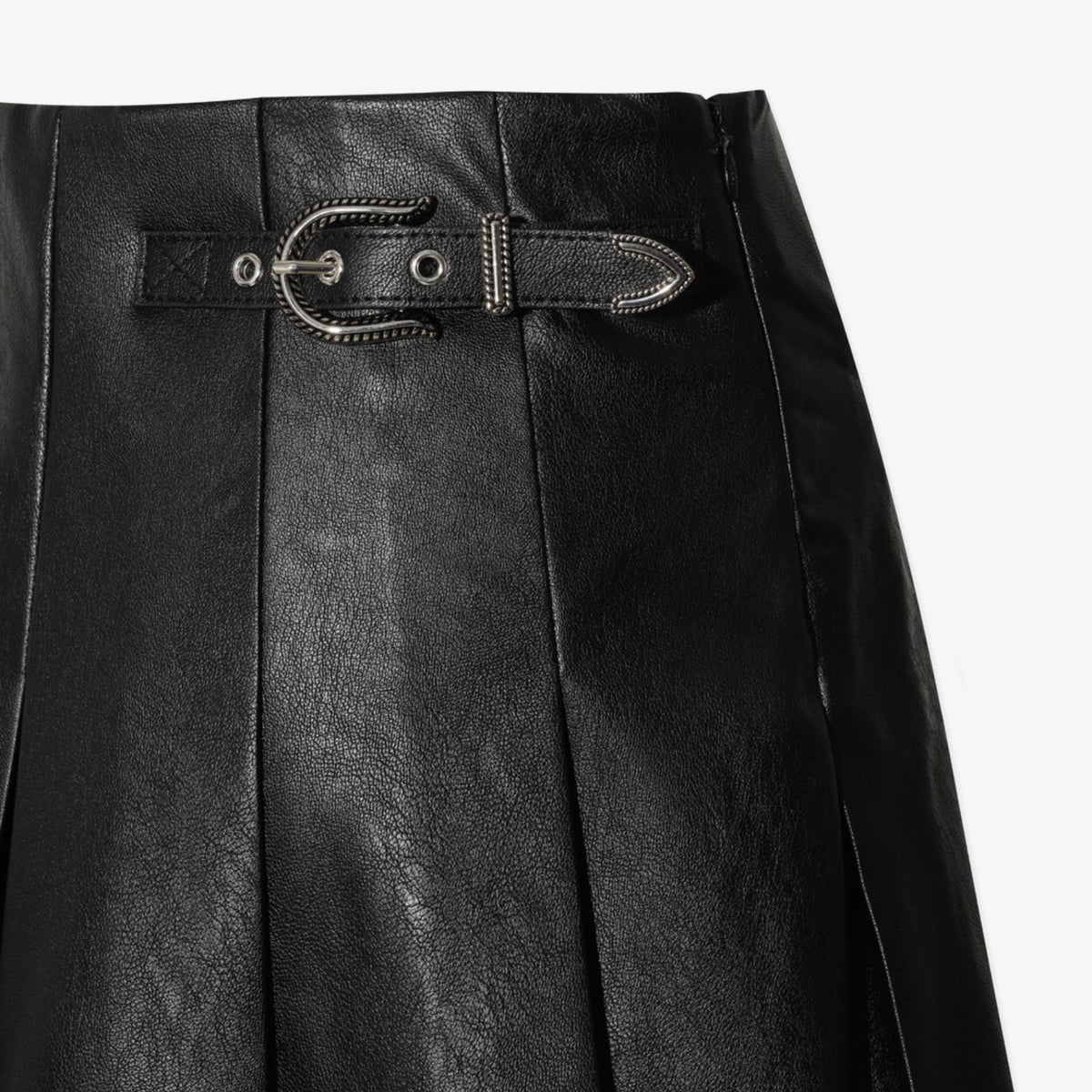 Women's Faux Leather Shorts - Black - Erthe Golf