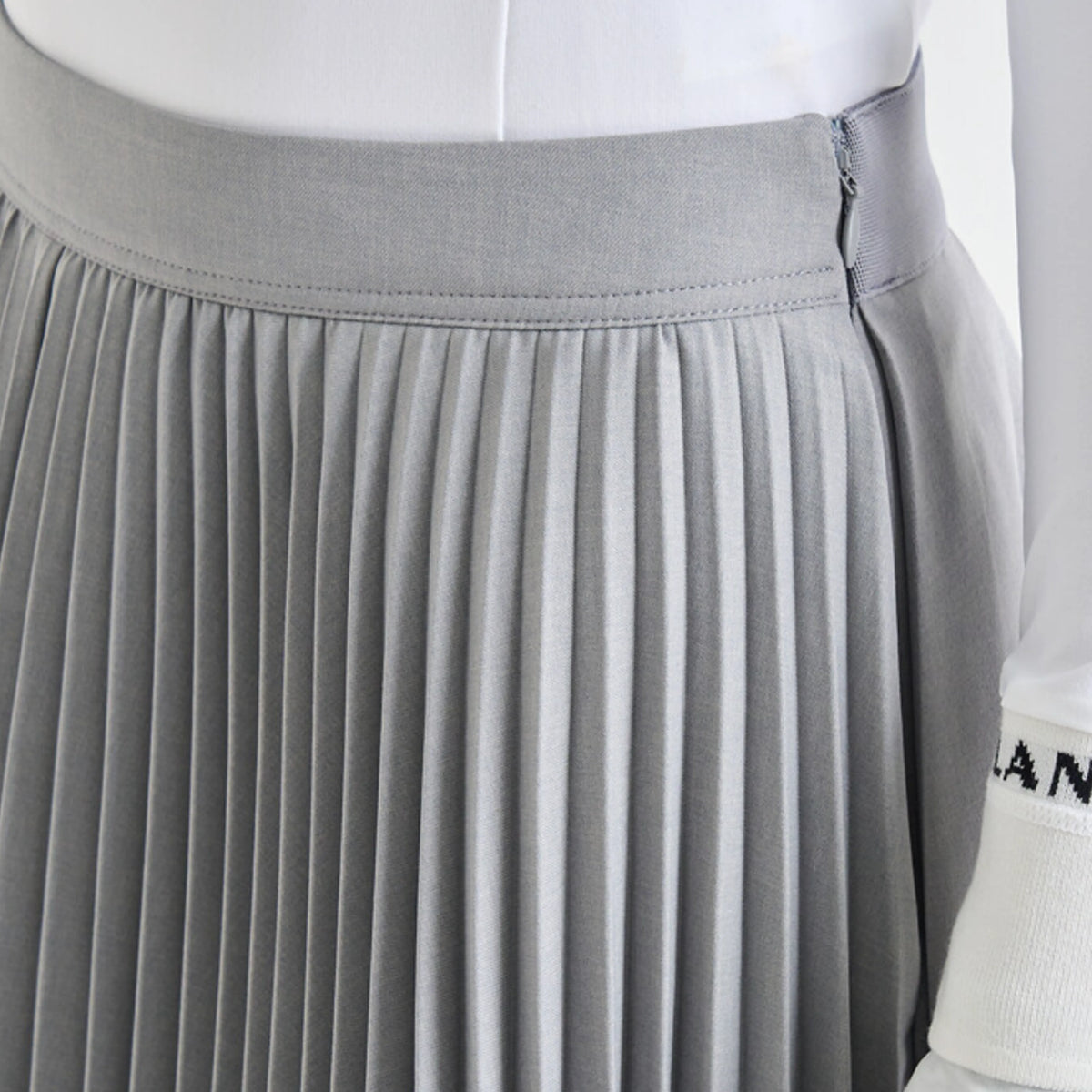 Women's Pleated Stretch Skirt - Grey - Erthe Golf