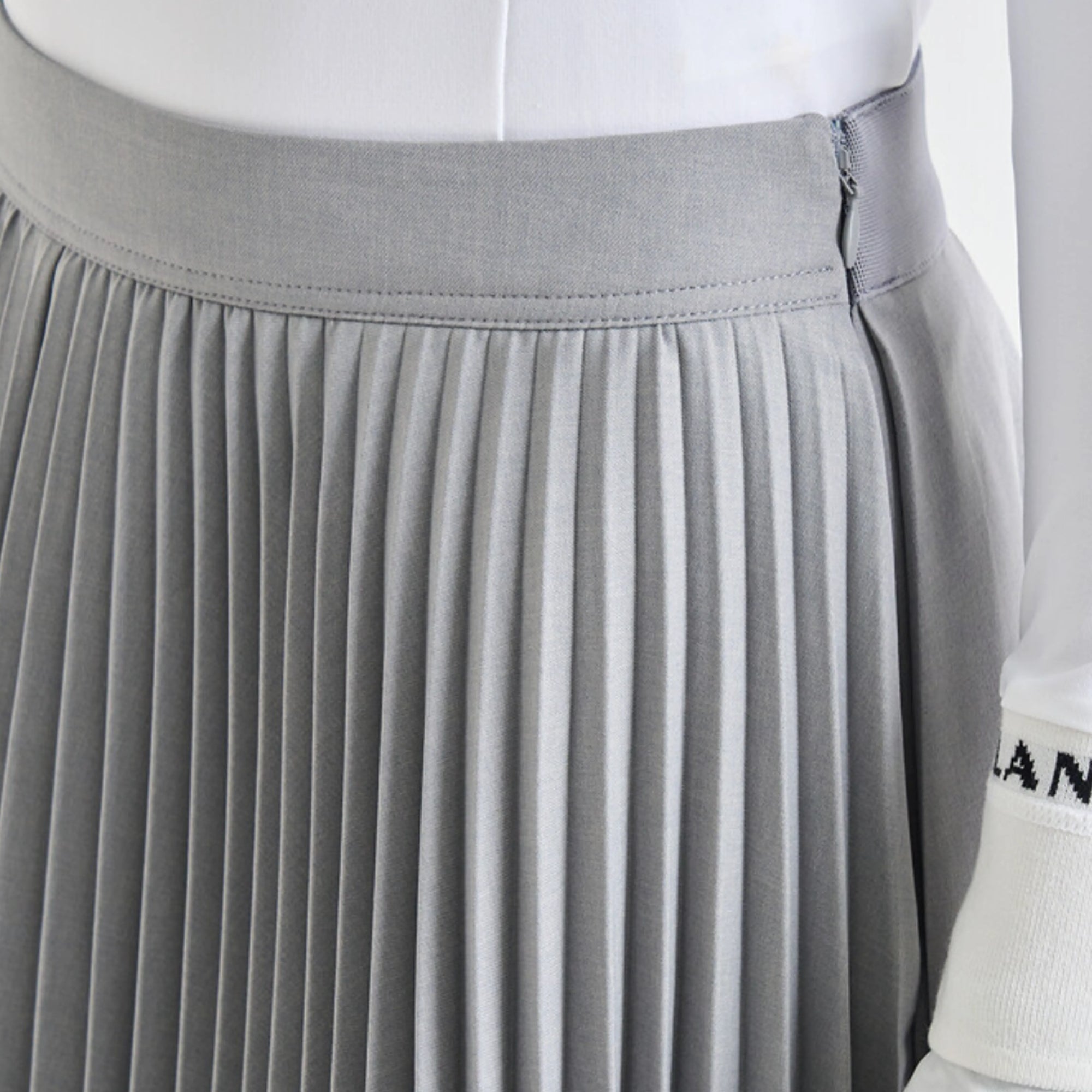 Women's Pleated Stretch Skirt - Grey - Erthe Golf