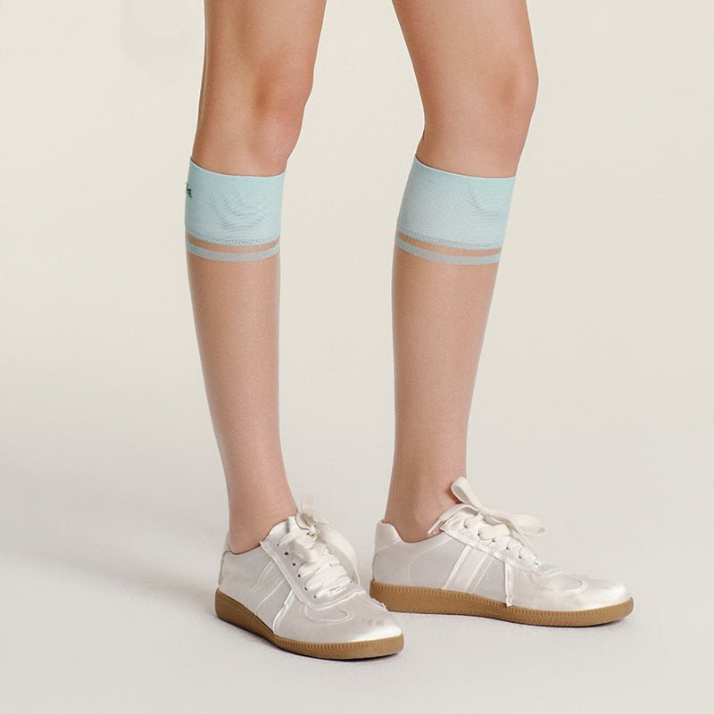 Keypote Women's Knee High Golf Sock Blue - close-up detail of blue trim band, Korean golf fashion accessory | Erthe Golf