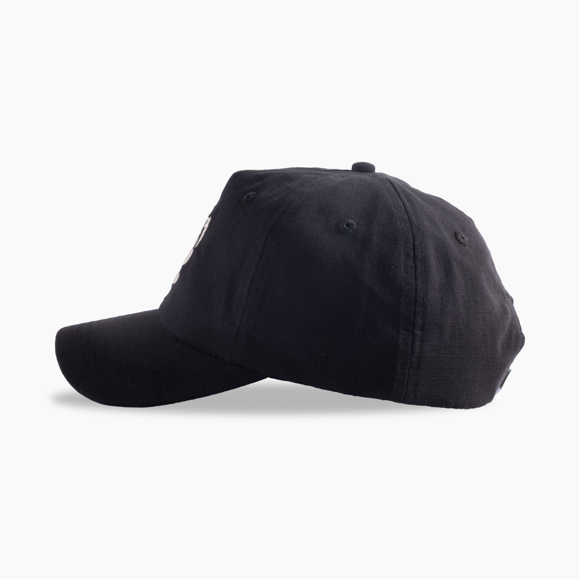 Side view of Dune 5 - Panel Hat - Black - Erthe Golf