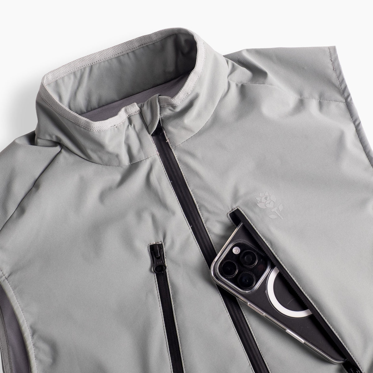 Close view of Men's Performance Vest - Gray - Erthe Golf