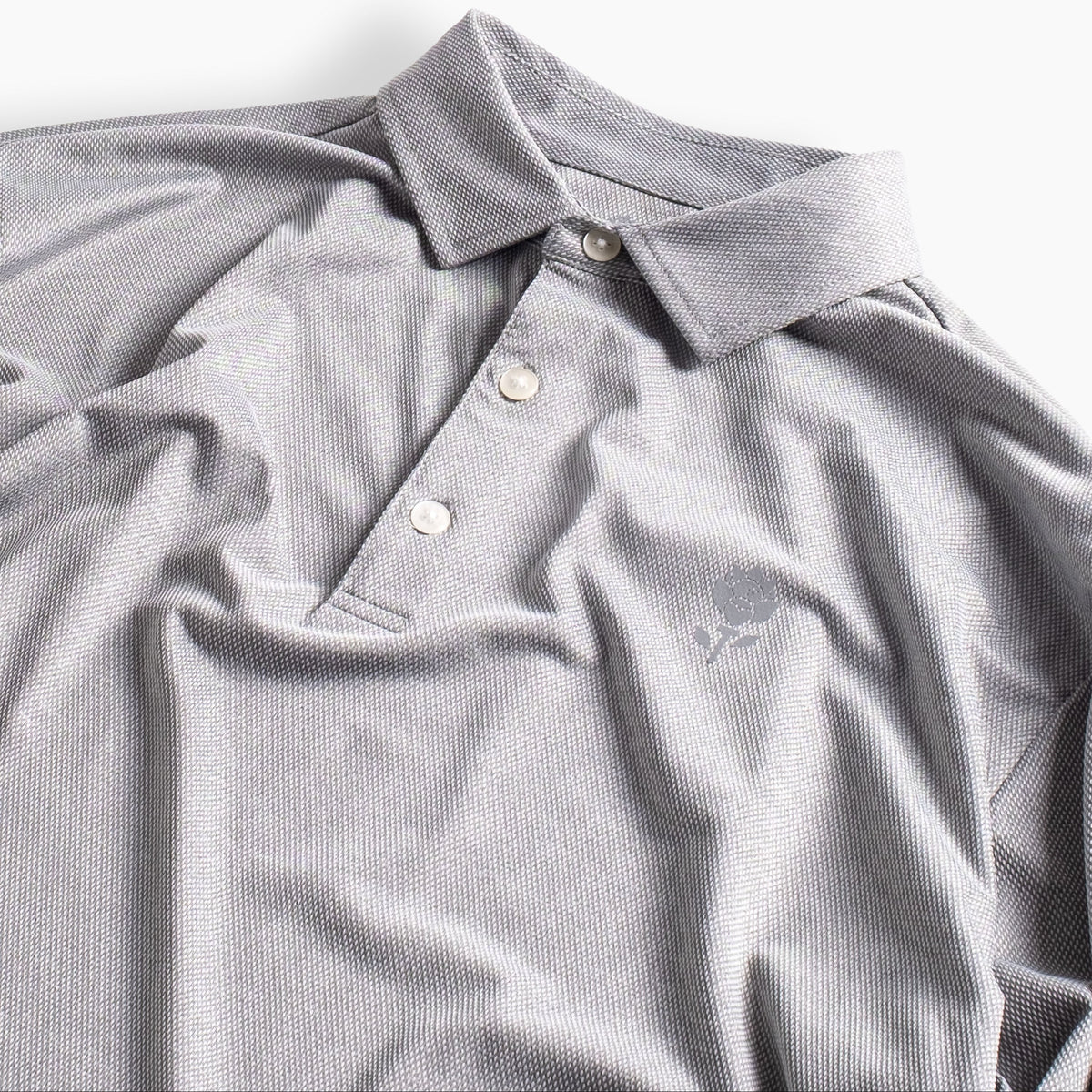 Closer view of Men's Long Sleeve Polo - Gray - Erthe Golf