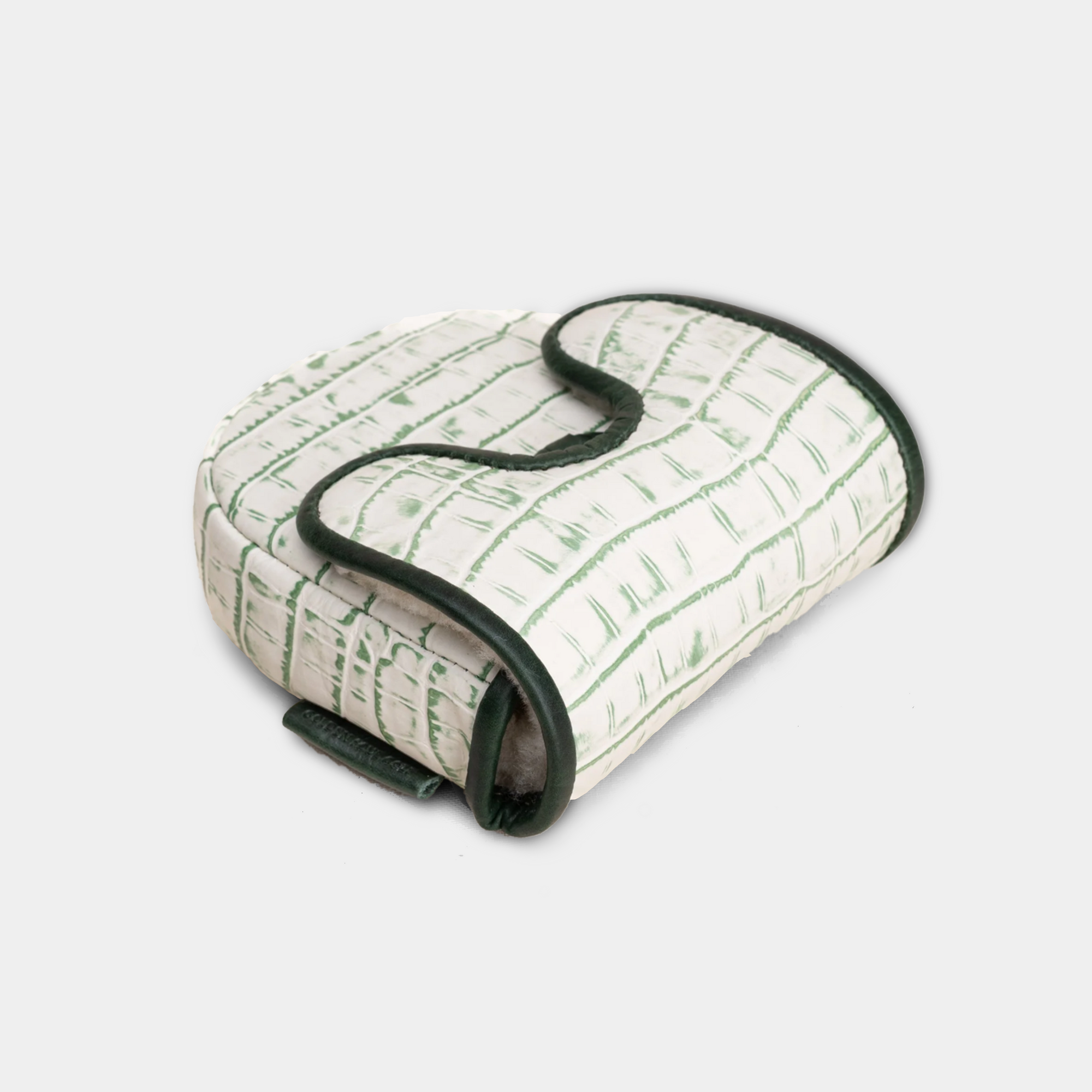 DF3 Putter cover with green pattern on a white background - side view