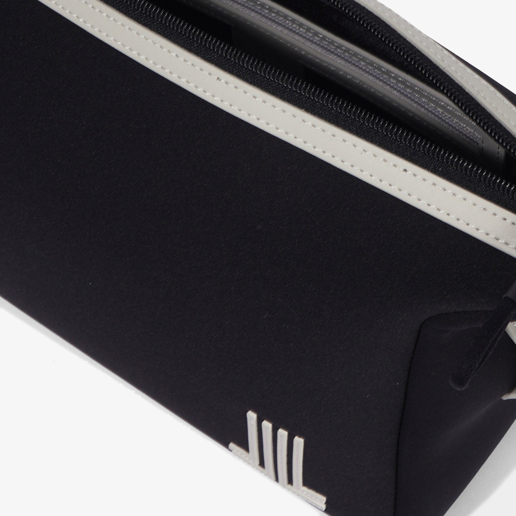 Women's Pouch Bag - Black - Erthe Golf