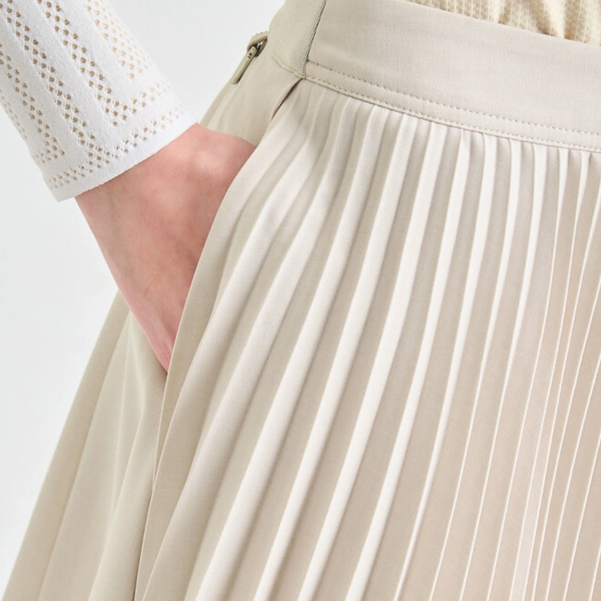 Women's Pleated Stretch Skirt - Oatmeal - Erthe Golf