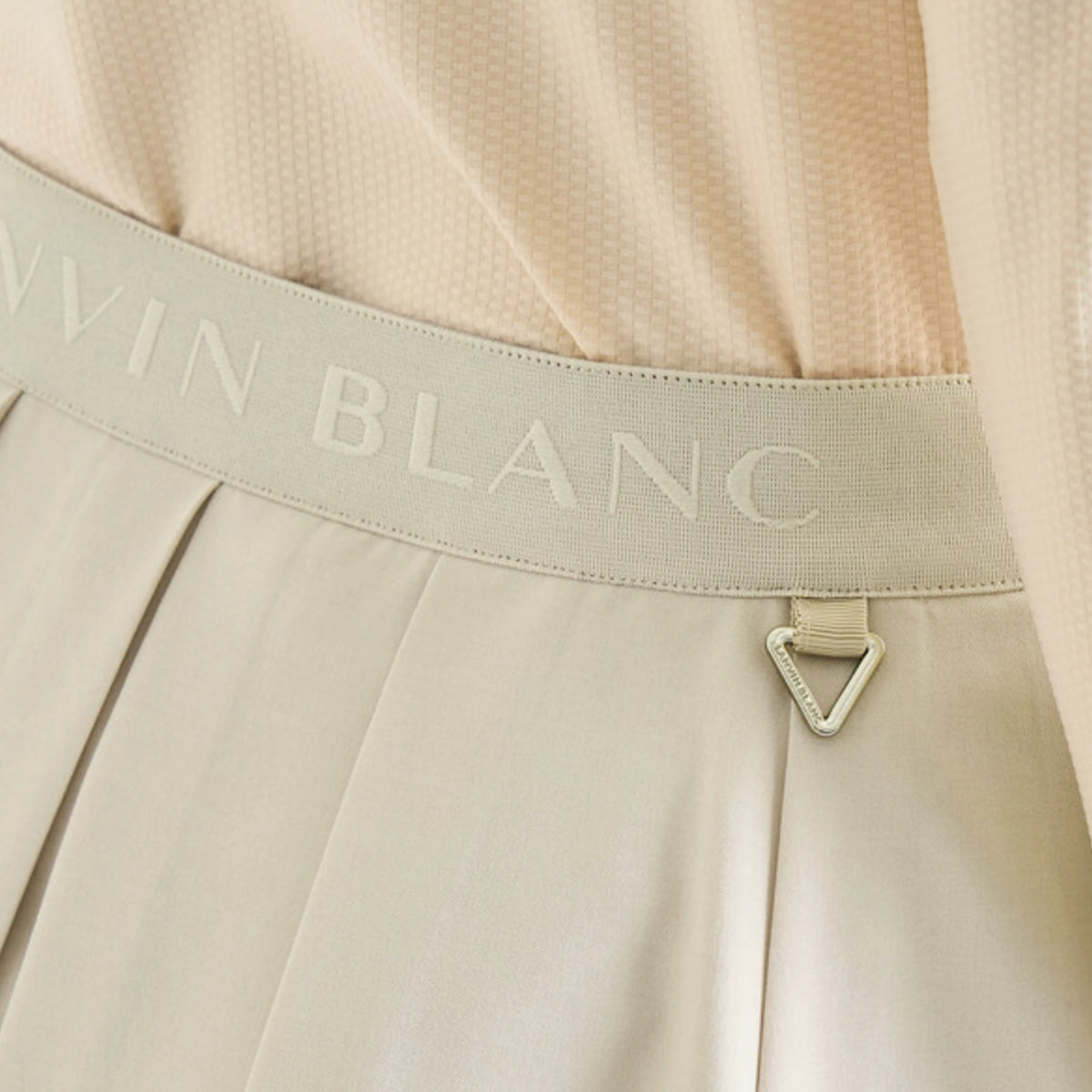 Women's Pleated Stretch Skirt - Oatmeal - Erthe Golf