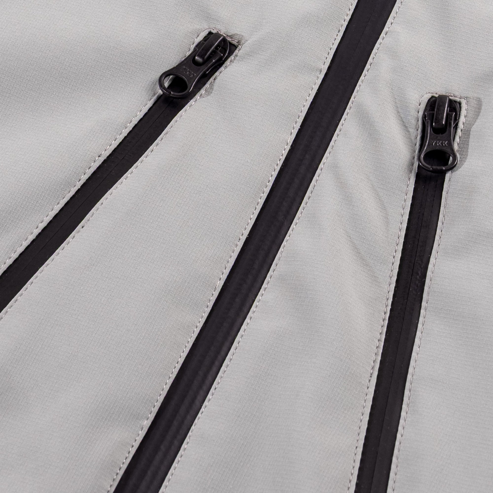 Closer view of Men's Performance Vest - Gray - Erthe Golf